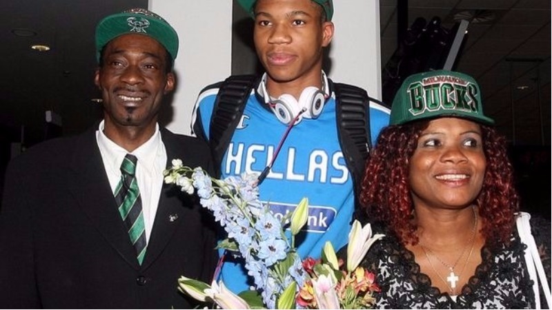 Τσαλρς Αντετοκούνμπο