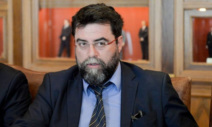 Βασίλης Οικονόμου